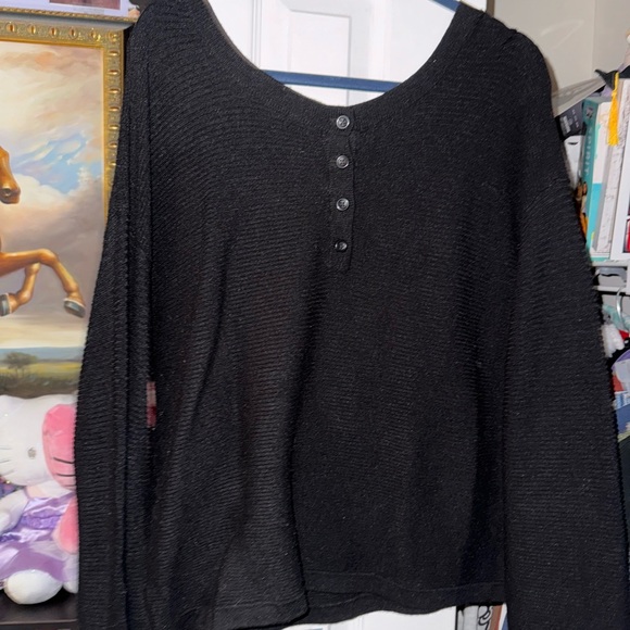 Black Crewneck - Picture 1 of 2